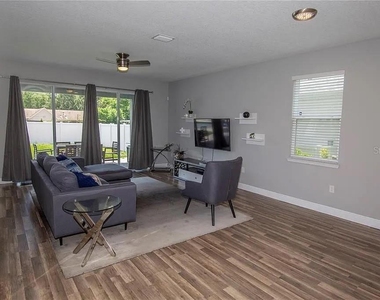 3855 S Fern Creek Avenue - Photo Thumbnail 3
