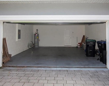 3855 S Fern Creek Avenue - Photo Thumbnail 18