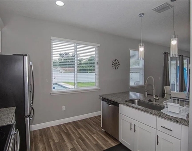 3855 S Fern Creek Avenue - Photo Thumbnail 8