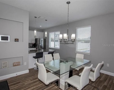 3855 S Fern Creek Avenue - Photo Thumbnail 6