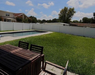3855 S Fern Creek Avenue - Photo Thumbnail 21