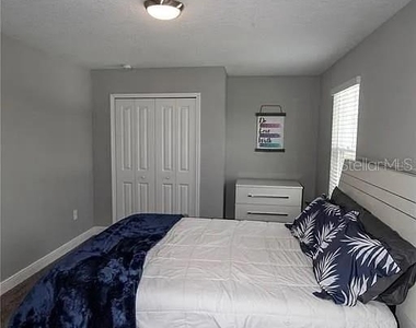3855 S Fern Creek Avenue - Photo Thumbnail 13