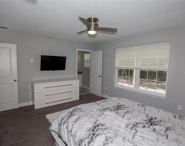 3855 S Fern Creek Avenue - Photo Thumbnail 17
