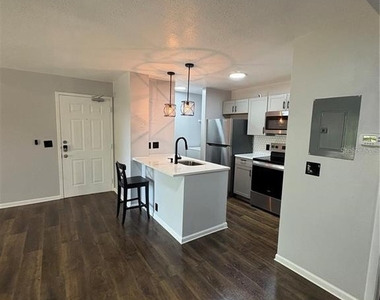 465 Forestway Circle - Photo Thumbnail 5