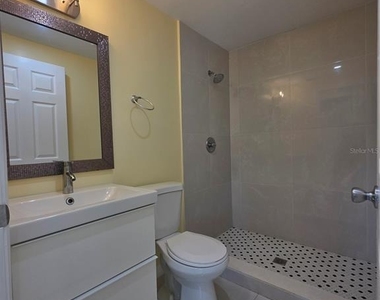 3633 Se 20th Terrace - Photo Thumbnail 14