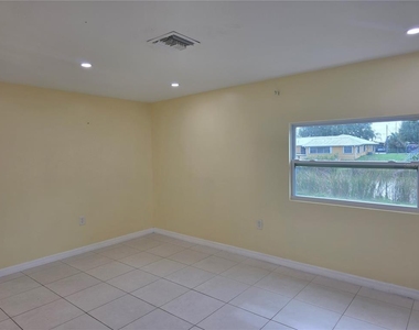 3633 Se 20th Terrace - Photo Thumbnail 7