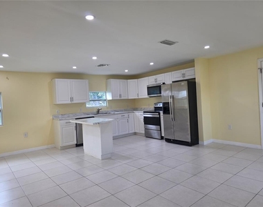 3633 Se 20th Terrace - Photo Thumbnail 2