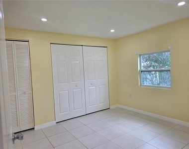 3633 Se 20th Terrace - Photo Thumbnail 11