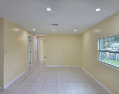 3633 Se 20th Terrace - Photo Thumbnail 6