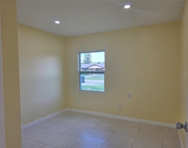 3633 Se 20th Terrace - Photo Thumbnail 9