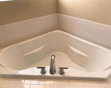 1835 Rocky Pointe Drive - Photo Thumbnail 9