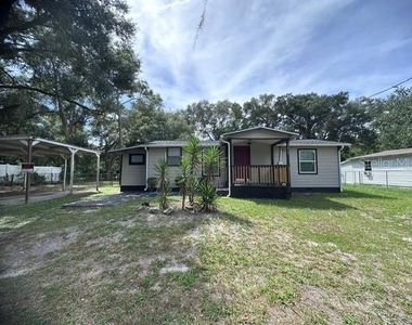 1215 Manor Drive - Photo Thumbnail 3