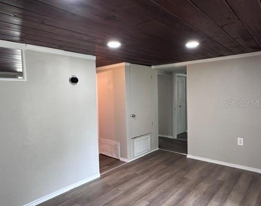 1215 Manor Drive - Photo Thumbnail 12