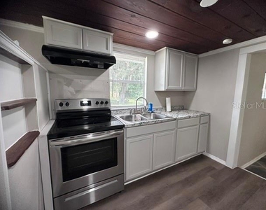1215 Manor Drive - Photo Thumbnail 14
