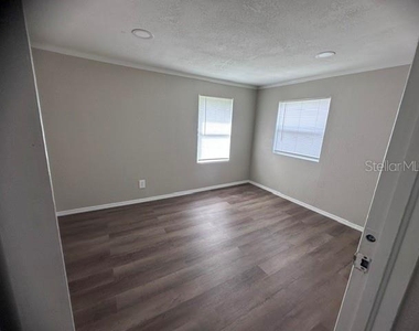 1215 Manor Drive - Photo Thumbnail 21
