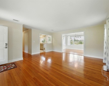 1426 Crestview Drive - Photo Thumbnail 1