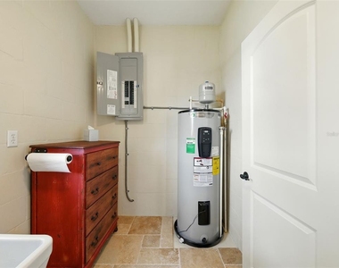 1426 Crestview Drive - Photo Thumbnail 19