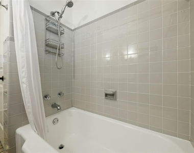 1426 Crestview Drive - Photo Thumbnail 14