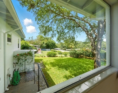 1426 Crestview Drive - Photo Thumbnail 7