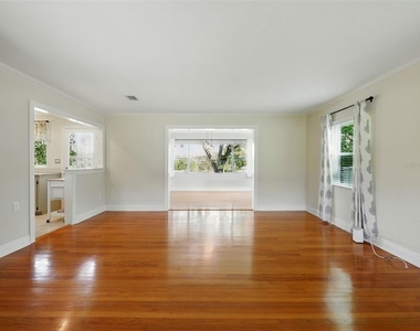 1426 Crestview Drive - Photo Thumbnail 2