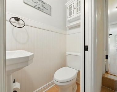 1426 Crestview Drive - Photo Thumbnail 15