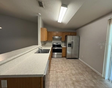 60 Plain View Drive - Photo Thumbnail 4