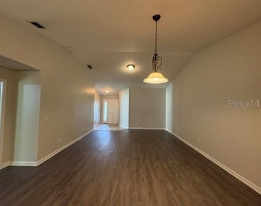 60 Plain View Drive - Photo Thumbnail 3