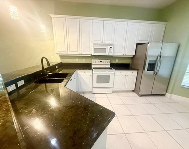 3132 Connemara Drive - Photo Thumbnail 7
