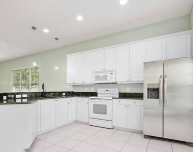 3132 Connemara Drive - Photo Thumbnail 8