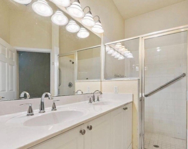 3132 Connemara Drive - Photo Thumbnail 14