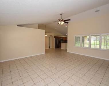 11 Zenith Court - Photo Thumbnail 4