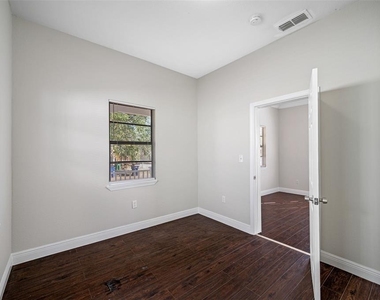 2118 W Palmetto Street - Photo Thumbnail 12