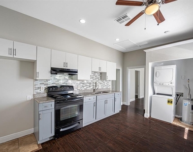 2118 W Palmetto Street - Photo Thumbnail 16