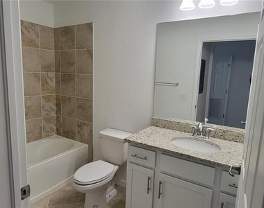 14051 Heritage Landing Boulevard - Photo Thumbnail 11
