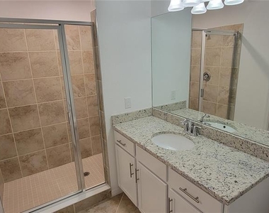 14051 Heritage Landing Boulevard - Photo Thumbnail 8