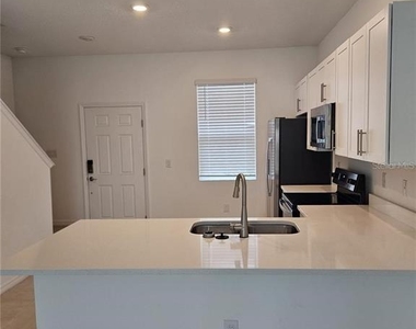 8520 Daybreak Street - Photo Thumbnail 6