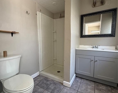 937 15th Street W - Photo Thumbnail 8