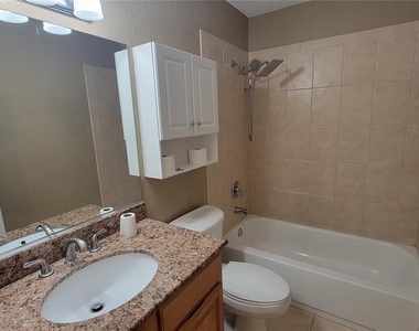 960 Lacosta Circle - Photo Thumbnail 8