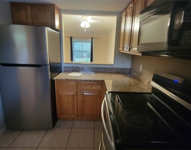 960 Lacosta Circle - Photo Thumbnail 5