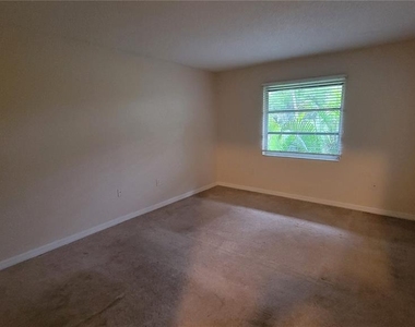 960 Lacosta Circle - Photo Thumbnail 7
