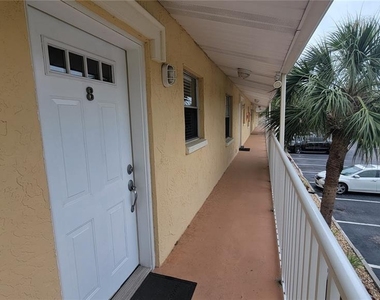 960 Lacosta Circle - Photo Thumbnail 9