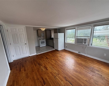 937 15th Street W - Photo Thumbnail 6