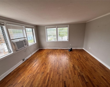 937 15th Street W - Photo Thumbnail 5