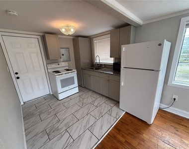 937 15th Street W - Photo Thumbnail 4