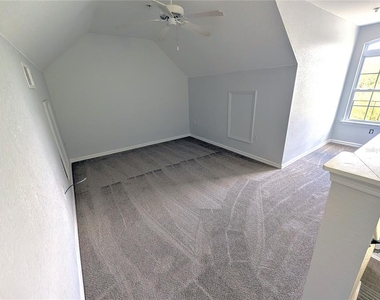 5581 Rosehill Road - Photo Thumbnail 12