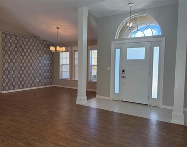 5828 Sandy Pointe Drive - Photo Thumbnail 2