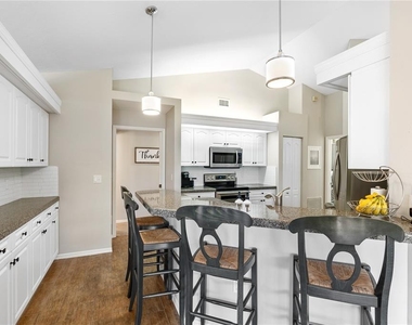 5828 Sandy Pointe Drive - Photo Thumbnail 5