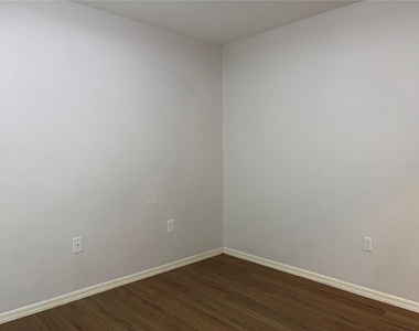 5828 Sandy Pointe Drive - Photo Thumbnail 32