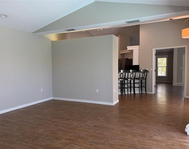 5828 Sandy Pointe Drive - Photo Thumbnail 12