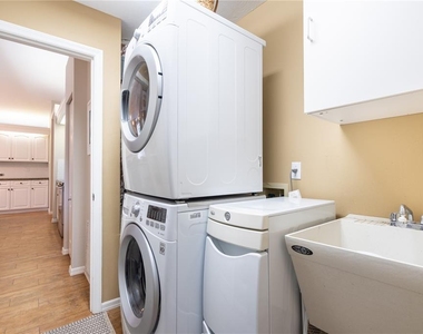 5828 Sandy Pointe Drive - Photo Thumbnail 16